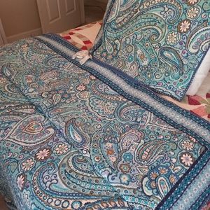 Daisy Dot Paisley Very Bradley spread and sham